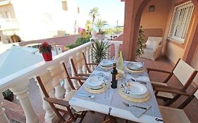 Bungalow con terraza, piscina y vistas al mar